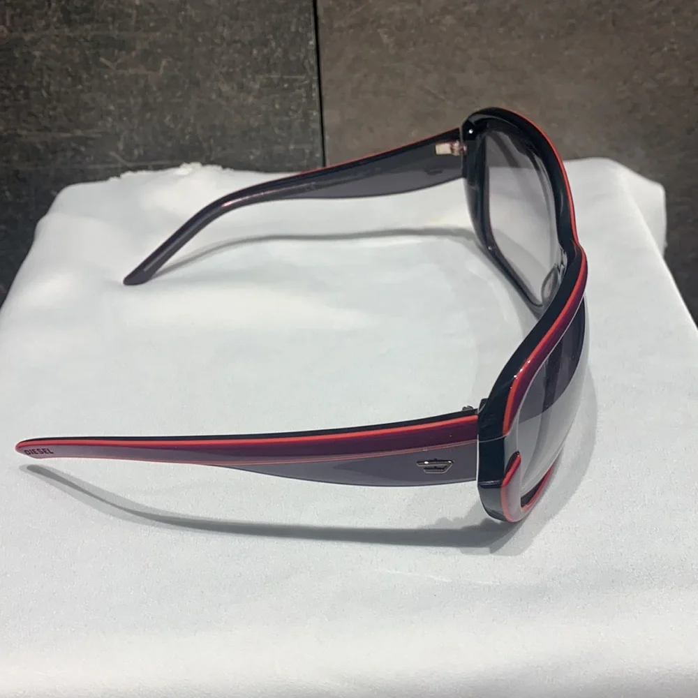 Diesel Sunglasses with box - Picture 4 of 11